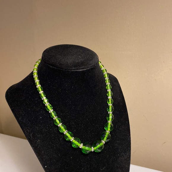 Green Glass Bead Necklace - Picture 7 of 8